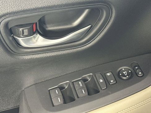 Used 2023 Honda HR-V LX image 13