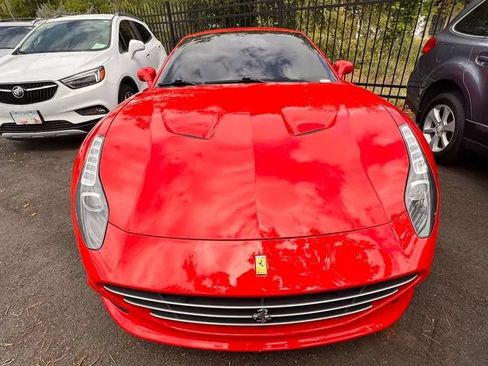 Used 2018 Ferrari California T RWD image 2