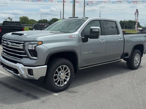 Used 2026 Chevrolet Silverado 2500 LTZ w/ LTZ Convenience Package AWD/4WD image 2