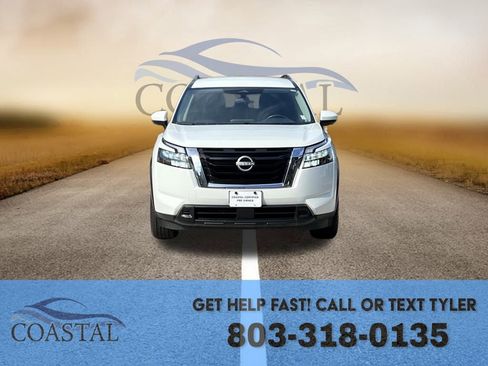 Used 2024 Nissan Pathfinder SV image 2