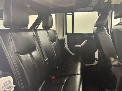 Used 2015 Jeep Wrangler Unlimited Rubicon image 13