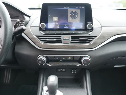 Used 2025 Nissan Altima 2.5 SV FWD image 21
