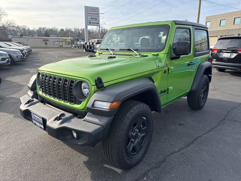 Used 2025 Jeep Wrangler Sport image 3