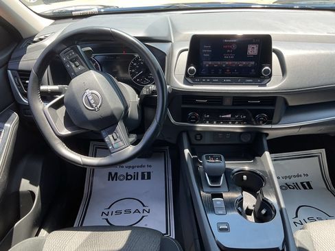 Used 2025 Nissan Rogue SV FWD image 14