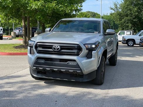Used 2024 Toyota Tacoma SR5 AWD/4WD image 3