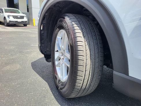 Certified 2025 Ford Explorer Active RWD image 36