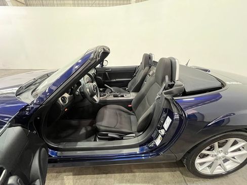 Used 2012 MAZDA MX-5 Miata Touring w/ Suspension Pkg RWD image 17