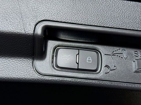 Used 2022 Ford Explorer XLT w/ Equipment Group 202A image 34