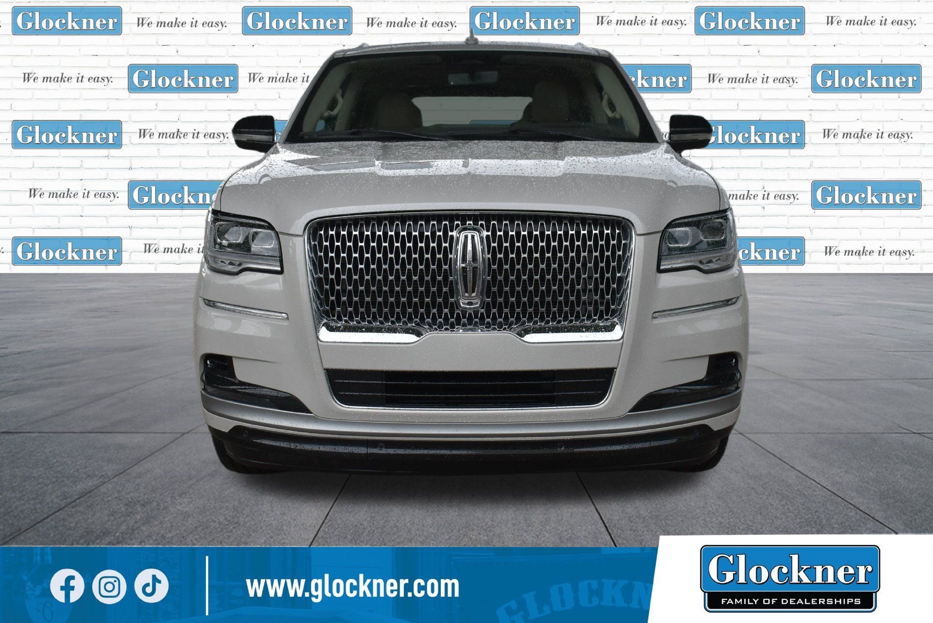 Used 2024 Lincoln Navigator Reserve AWD/4WD image 2
