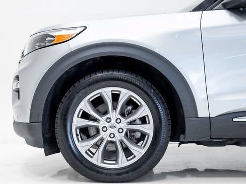 Used 2023 Ford Explorer Limited AWD/4WD image 29