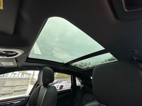 Used 2026 Porsche Macan AWD/4WD image 23