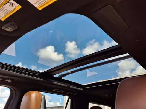Certified 2022 Lincoln Navigator L Reserve RWD image 9