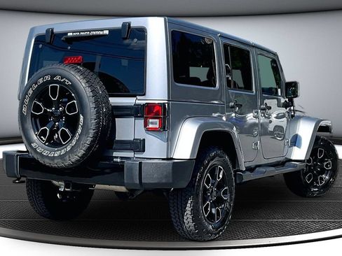 Used 2017 Jeep Wrangler Unlimited Sahara AWD/4WD image 6