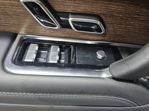 Used 2024 Land Rover Range Rover Long Wheelbase Autobiography image 30