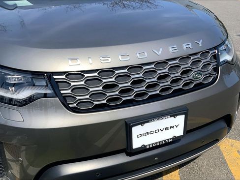 Used 2025 Land Rover Discovery S AWD/4WD image 6