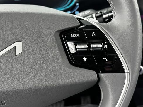 New 2026 Kia Niro EX FWD image 22