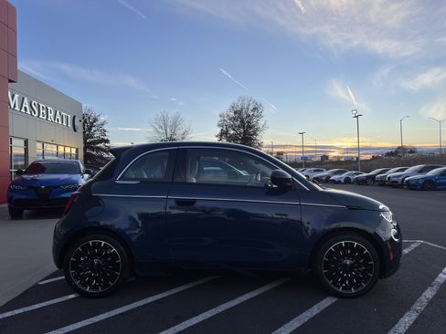 New 2025 FIAT 500 e w/ Quick Order Package 21B Icona image 6
