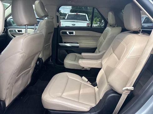Used 2022 Ford Explorer XLT AWD/4WD image 16