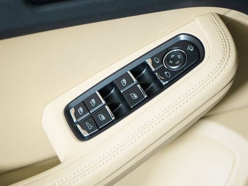 New 2026 Porsche Macan image 16