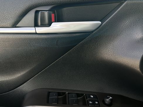 Used 2024 Toyota Camry SE image 22