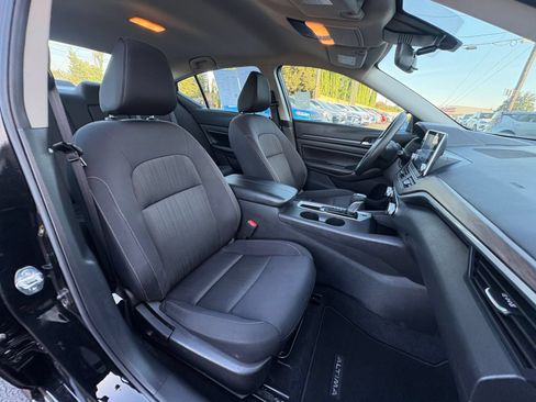 Used 2025 Nissan Altima 2.5 SV FWD image 36