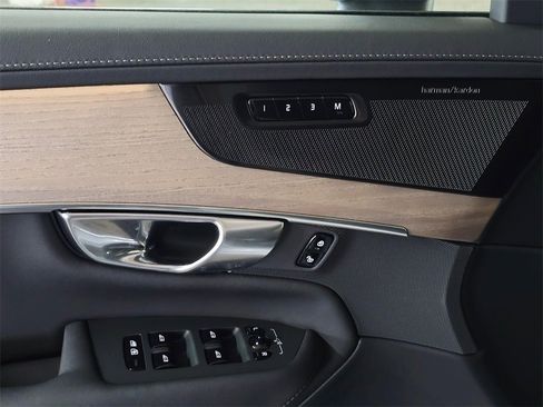 New 2026 Volvo XC90 B6 Plus w/ Protection Package image 21