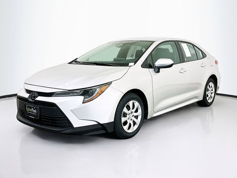 Used 2024 Toyota Corolla LE image 3