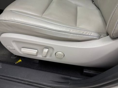 Used 2019 Toyota Highlander XLE FWD image 27