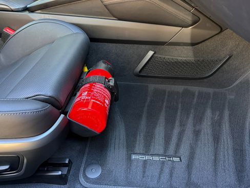 Used 2025 Porsche 911 Carrera GTS RWD image 31