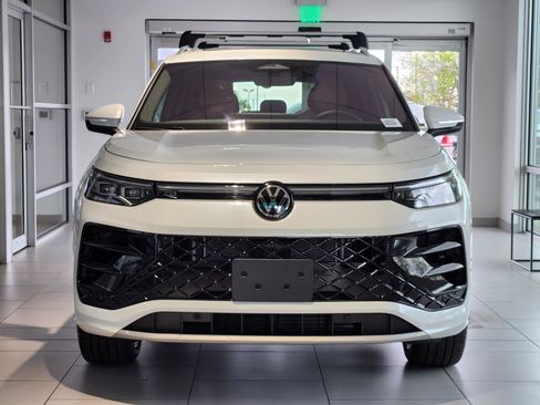 New 2026 Volkswagen Tiguan SEL R-Line AWD/4WD image 8
