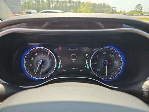 Used 2023 Chrysler Pacifica Limited w/ Uconnect Theater Family Group AWD/4WD image 21