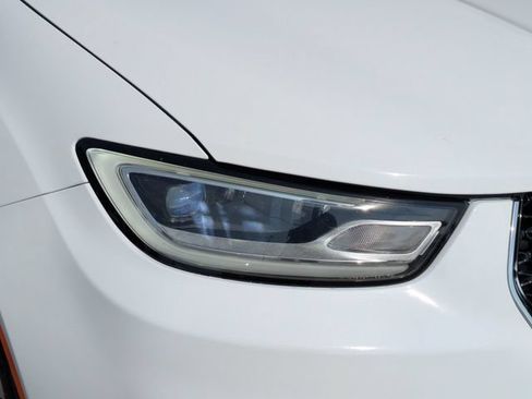 Used 2024 Chrysler Pacifica Limited FWD image 10