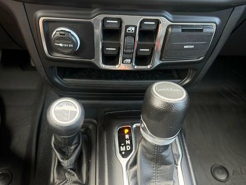 Used 2022 Jeep Gladiator Sport AWD/4WD image 19