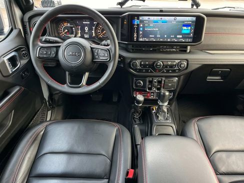 Used 2024 Jeep Wrangler Unlimited Rubicon image 21