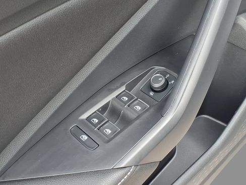 Used 2024 Volkswagen Jetta SE FWD image 17