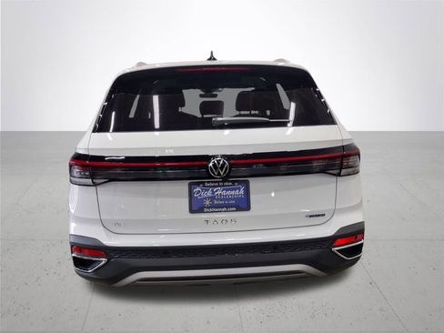 New 2025 Volkswagen Taos SE image 11