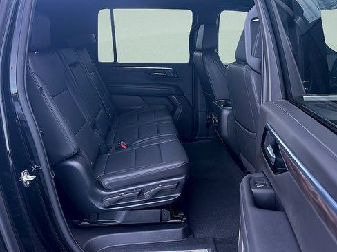 Used 2025 Chevrolet Suburban LT AWD/4WD image 31