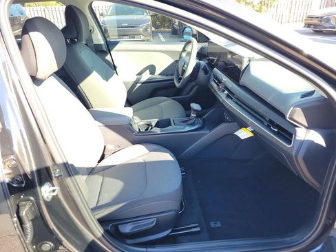 New 2026 Kia K4 LXS image 7