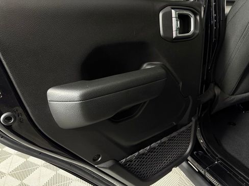 Used 2023 Jeep Wrangler Unlimited AWD/4WD image 25