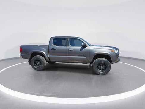 Used 2021 Toyota Tacoma SR5 AWD/4WD image 9