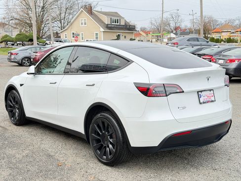 Used 2022 Tesla Model Y Long Range image 6