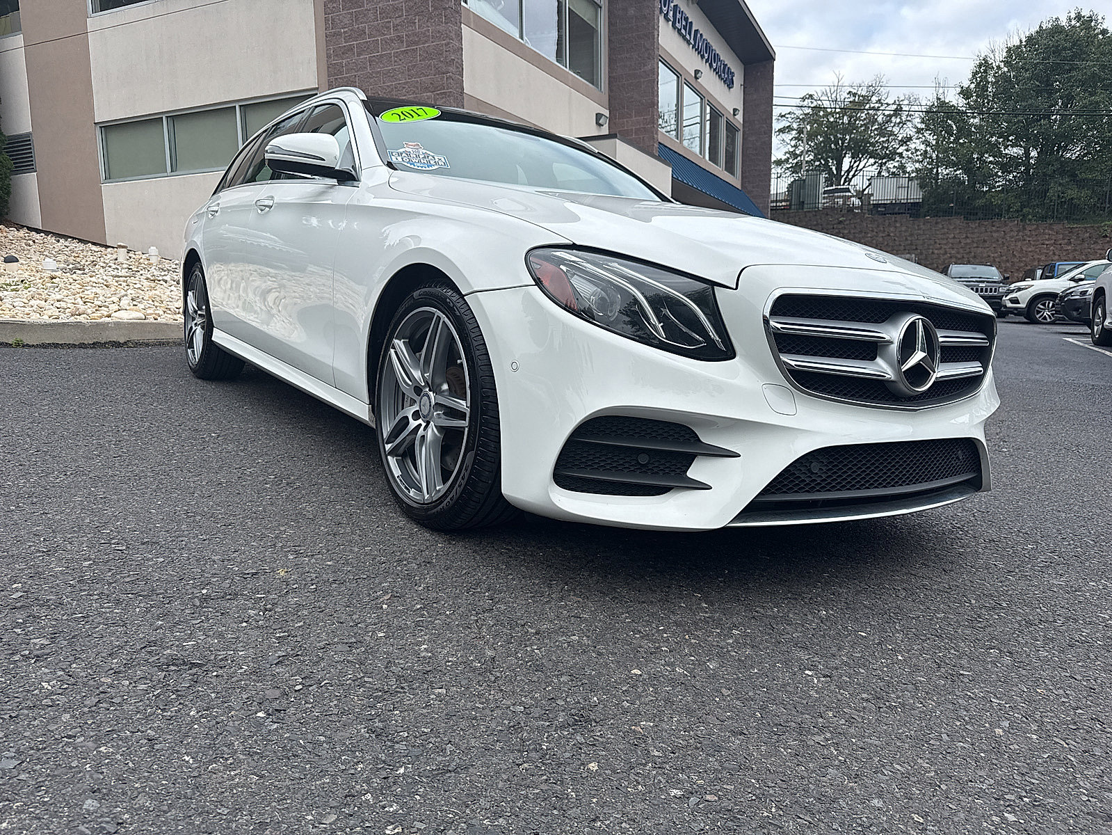Used 2017 Mercedes-Benz E 400 4MATIC Wagon image 18