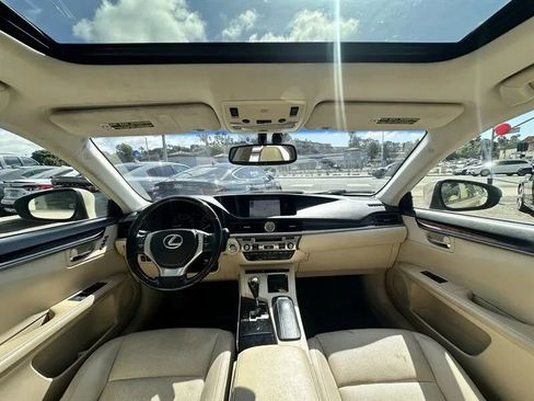 Used 2014 Lexus ES 350 w/ Luxury Package FWD image 15