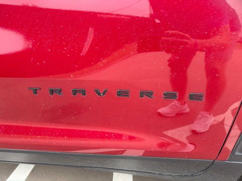 Used 2026 Chevrolet Traverse LT w/ Midnight/Sport Edition FWD image 4