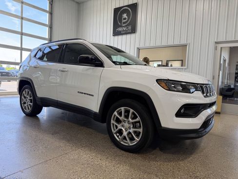 Used 2024 Jeep Compass Latitude AWD/4WD image 42