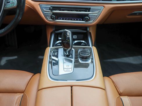 Used 2017 BMW 750i xDrive AWD/4WD image 27