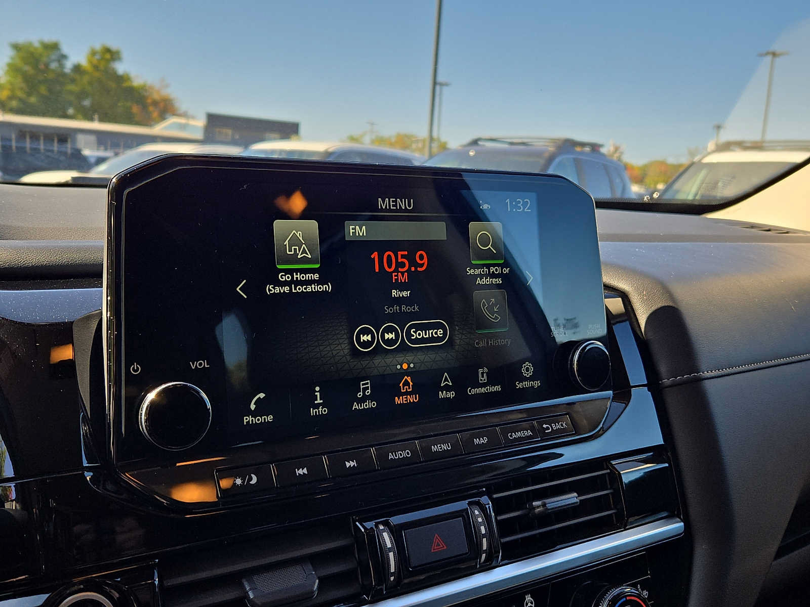 Used 2023 Nissan Pathfinder SL w/ Black Appearance Package AWD/4WD image 16