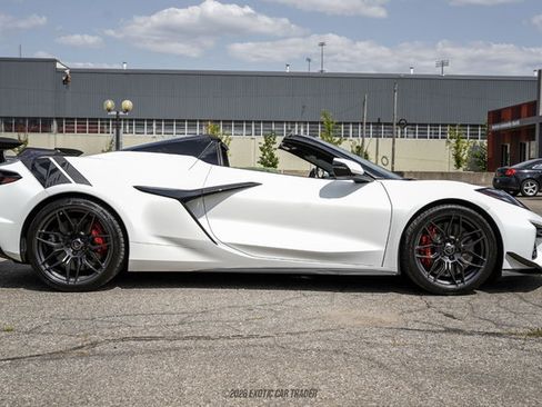 Used 2024 Chevrolet Corvette Z06 w/ Z07 Performance Package RWD image 9
