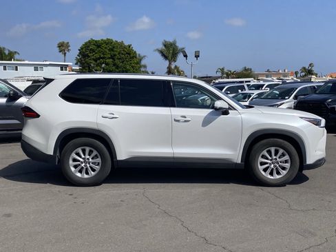 Used 2025 Toyota Grand Highlander AWD image 2