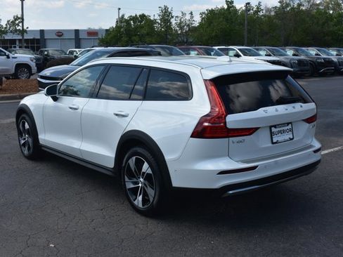 Used 2023 Volvo V60 B5 Cross Country Plus w/ Climate Package AWD/4WD image 9